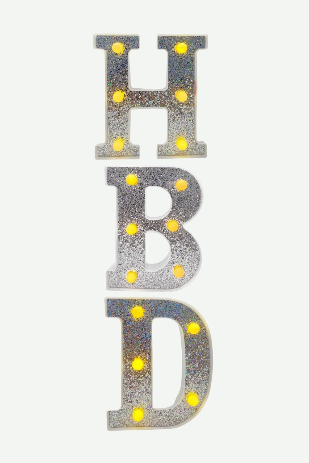 Letras HBD (Happy Birthday) Fondo Plateado Brillante Luz Calida