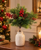 Follaje Navideño Verde con Bayas Rojas y Piñas 46 cm