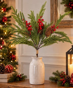 Follaje Navideño Verde con Bayas Rojas y Piñas 52 cm