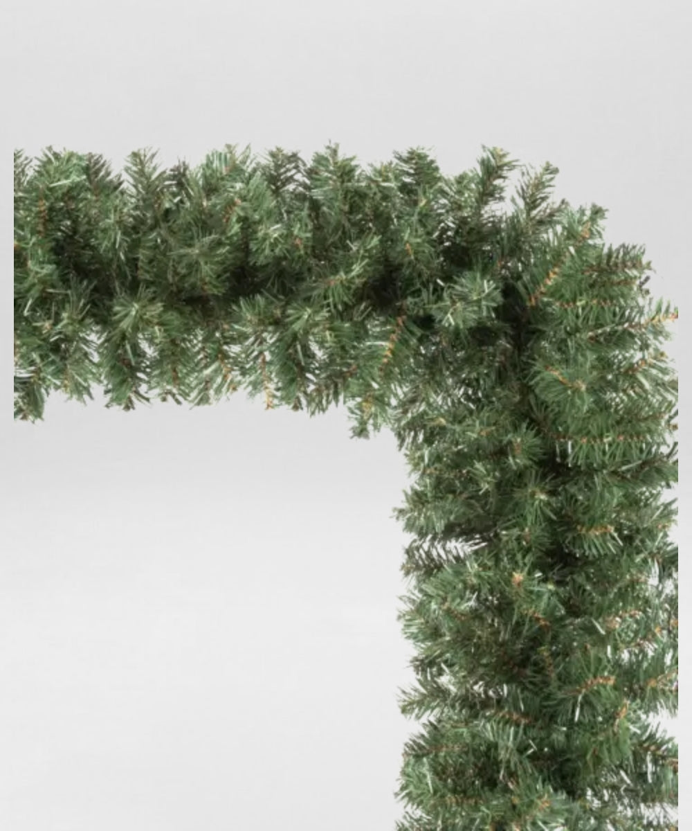 Guirnalda Pino en Punta x 2.7m-PVC 2.5" - 180 Puntas