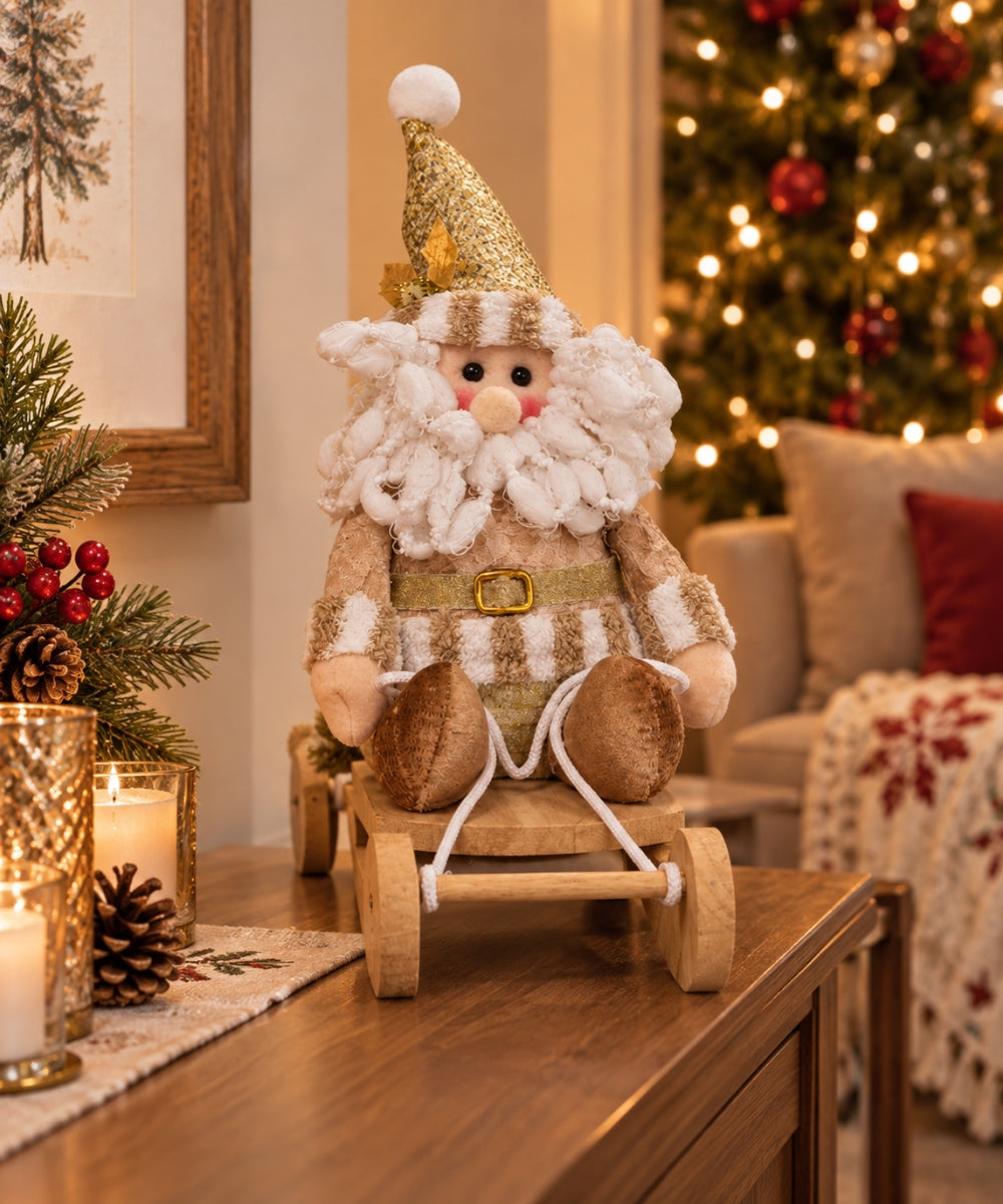 Santa Navideño Decorativo Beige y Dorado en Trineo 24 x 11 cm