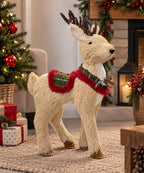 Reno Navideño Decorativo Beige con Detalles Rojos y Verdes 45 x 20 cm