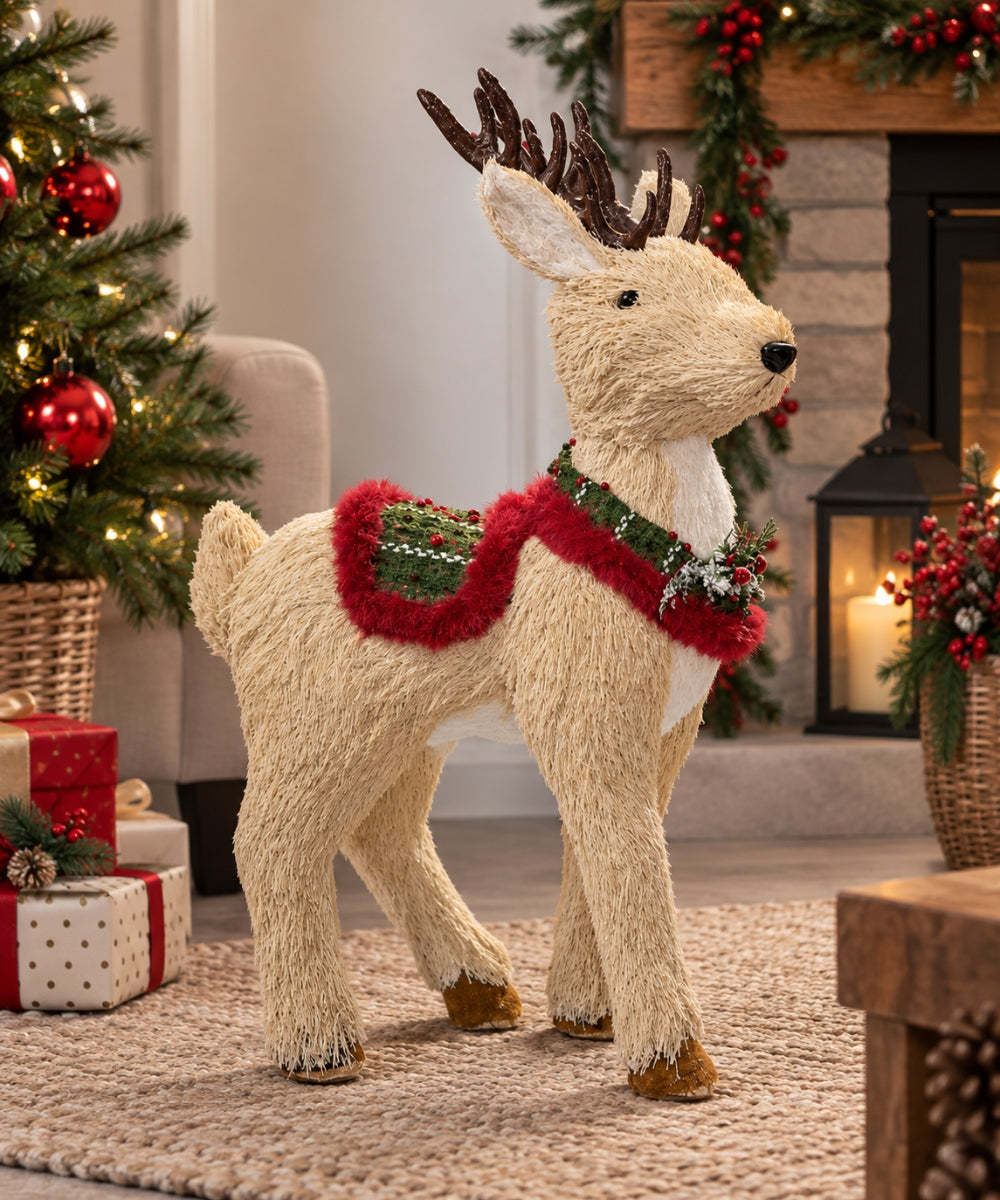 Reno Navideño Decorativo Beige con Detalles Rojos y Verdes 45 x 20 cm